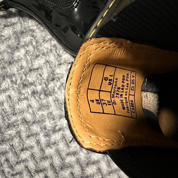 Dr. Martens Women's 2976 Chelsea Boot - Picture 6 of 7